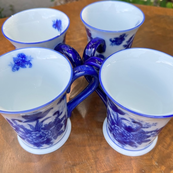 4 blue and white coffee mugs - Picture 2 of 5
